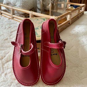 New BEAR FEET kids leather Red Mary Janes Sz 10